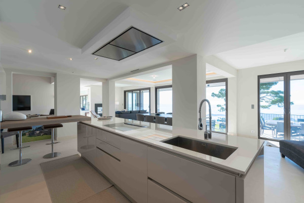 villa in Èze : Rent stunning newly built villa in Eze which offers an exceptional Seaview of the French Riviera - Photo 21