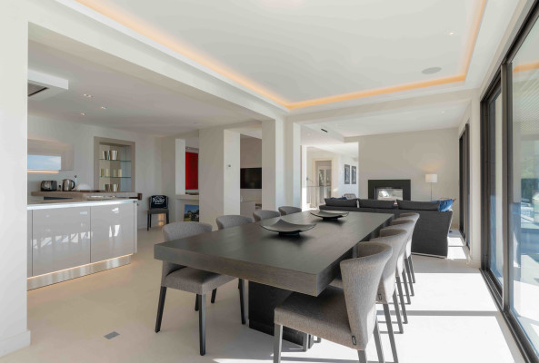 villa in Èze : Rent stunning newly built villa in Eze which offers an exceptional Seaview of the French Riviera - Photo 20