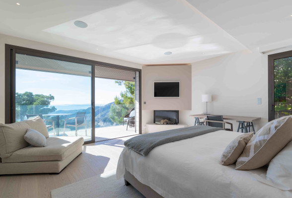 villa in Èze : Rent stunning newly built villa in Eze which offers an exceptional Seaview of the French Riviera - Photo 33