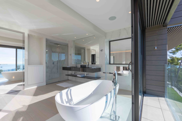 villa in Èze : Rent stunning newly built villa in Eze which offers an exceptional Seaview of the French Riviera - Photo 37