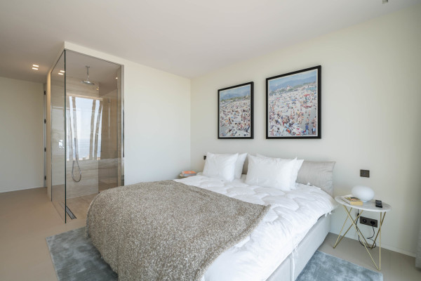 villa in Cannes : Rent superb modern villa with swimming pool, cinema room, gym, hammam and sea view in Cannes - Photo 42