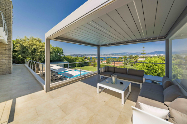 villa in Cap d'Antibes : Rent 7 bedroom villa in the heart of Cap d'Antibes with sea views, close to the with easy access into Cannes - Photo 46
