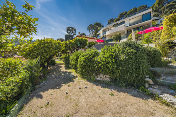 villa in Èze : Rent beautiful 4 bedroom 4 bathroom villa located in Eze, only a short walk from the beach - Photo 14