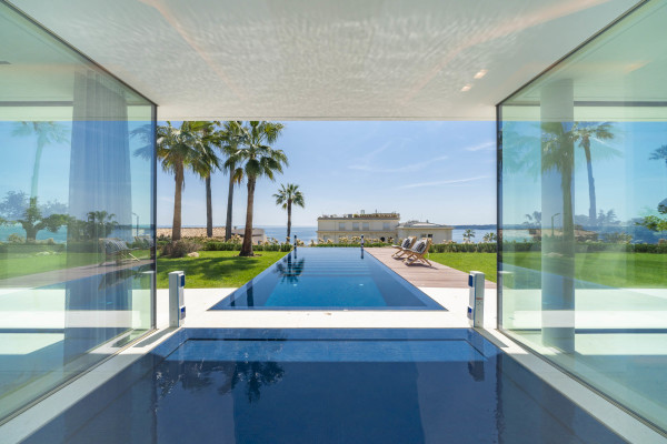 villa in Cannes : Rent superb modern villa with swimming pool, cinema room, gym, hammam and sea view in Cannes - Photo 24