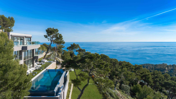 villa in Èze : Rent stunning newly built villa in Eze which offers an exceptional Seaview of the French Riviera - Photo 0
