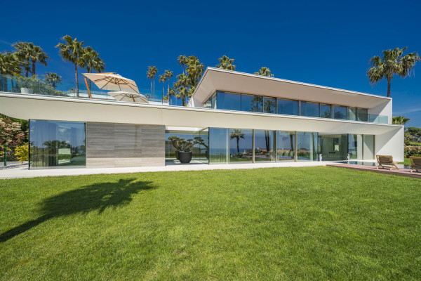 villa in Cannes : Rent superb modern villa with swimming pool, cinema room, gym, hammam and sea view in Cannes - Photo 55