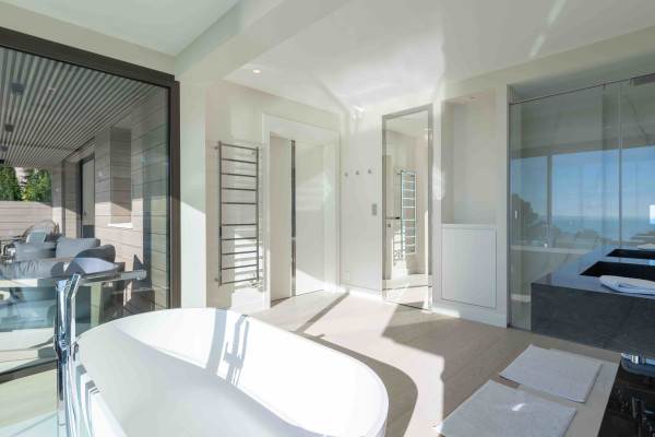 villa in Èze : Rent stunning newly built villa in Eze which offers an exceptional Seaview of the French Riviera - Photo 38