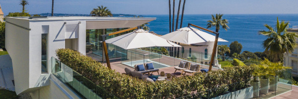 villa in Cannes : Rent superb modern villa with swimming pool, cinema room, gym, hammam and sea view in Cannes - Photo 60