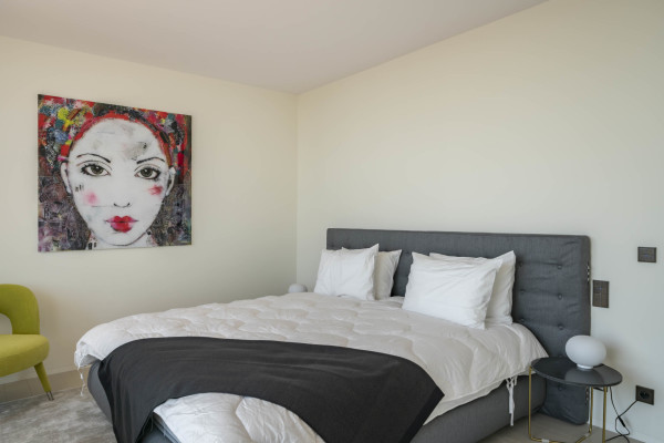 villa in Cannes : Rent superb modern villa with swimming pool, cinema room, gym, hammam and sea view in Cannes - Photo 39