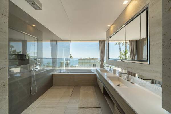 villa in Cannes : Rent superb modern villa with swimming pool, cinema room, gym, hammam and sea view in Cannes - Photo 30