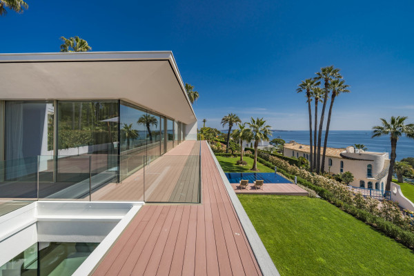 villa in Cannes : Rent superb modern villa with swimming pool, cinema room, gym, hammam and sea view in Cannes - Photo 35