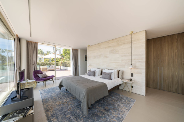 villa in Cannes : Rent superb modern villa with swimming pool, cinema room, gym, hammam and sea view in Cannes - Photo 25