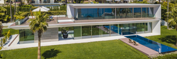 villa in Cannes : Rent superb modern villa with swimming pool, cinema room, gym, hammam and sea view in Cannes - Photo 57