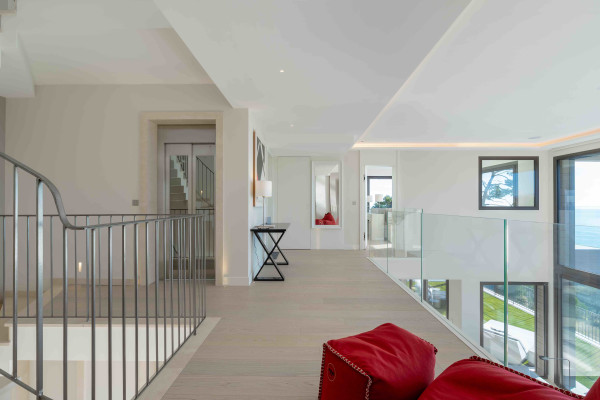 villa in Èze : Rent stunning newly built villa in Eze which offers an exceptional Seaview of the French Riviera - Photo 32