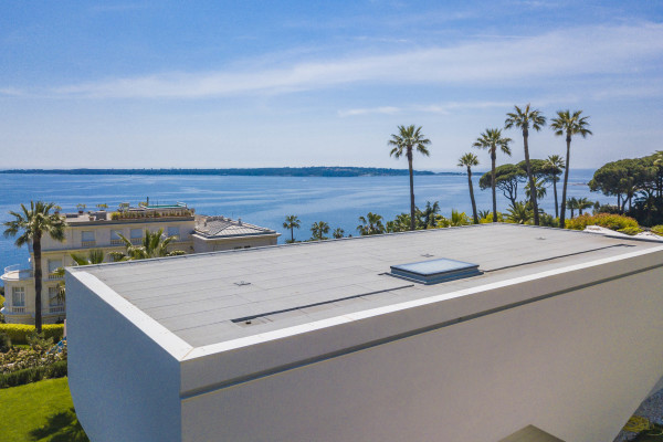 villa in Cannes : Rent superb modern villa with swimming pool, cinema room, gym, hammam and sea view in Cannes - Photo 65