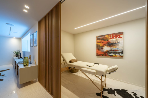 villa in Cannes : Rent superb modern villa with swimming pool, cinema room, gym, hammam and sea view in Cannes - Photo 20