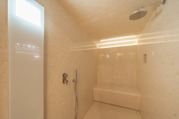 villa in Cannes : Rent superb modern villa with swimming pool, cinema room, gym, hammam and sea view in Cannes - Photo 21