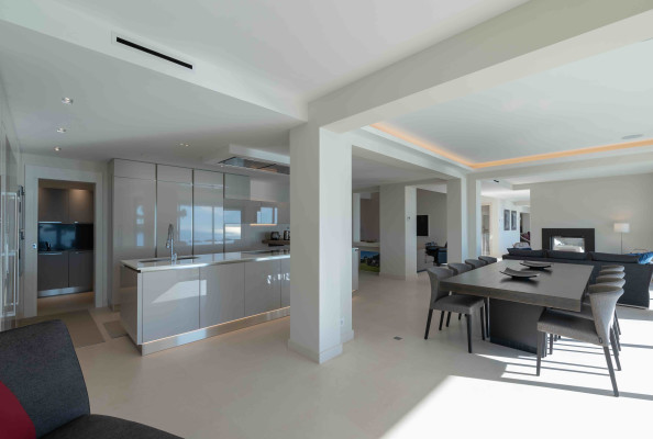 villa in Èze : Rent stunning newly built villa in Eze which offers an exceptional Seaview of the French Riviera - Photo 23