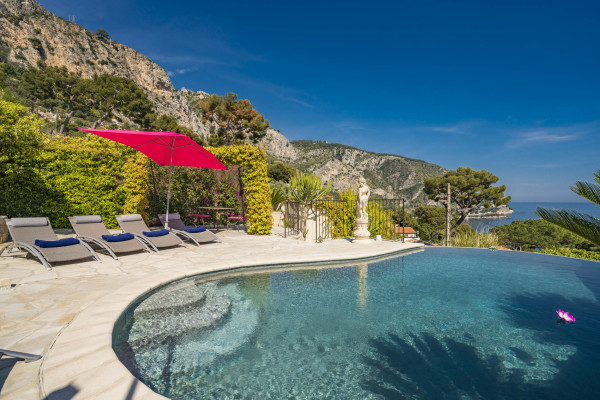villa in Èze : Rent beautiful 4 bedroom 4 bathroom villa located in Eze, only a short walk from the beach - Photo 15