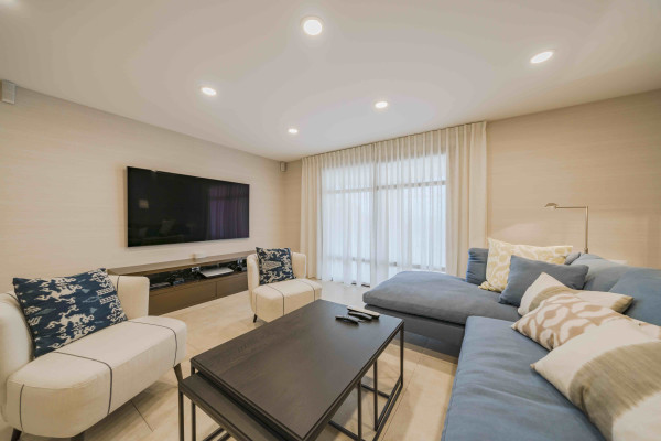 villa in Cap d'Antibes : Rent 7 bedroom villa in the heart of Cap d'Antibes with sea views, close to the with easy access into Cannes - Photo 33