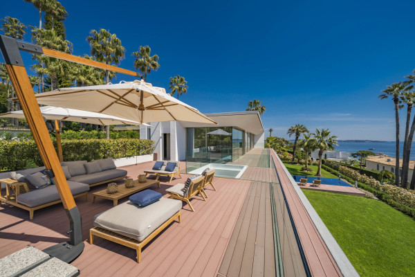 villa in Cannes : Rent superb modern villa with swimming pool, cinema room, gym, hammam and sea view in Cannes - Photo 33