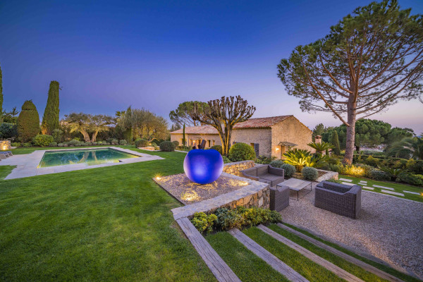 villa in Mougins : Rent gorgeous 5-bedroom villa with swimming pool in a private domaine in Mougins - Photo 84