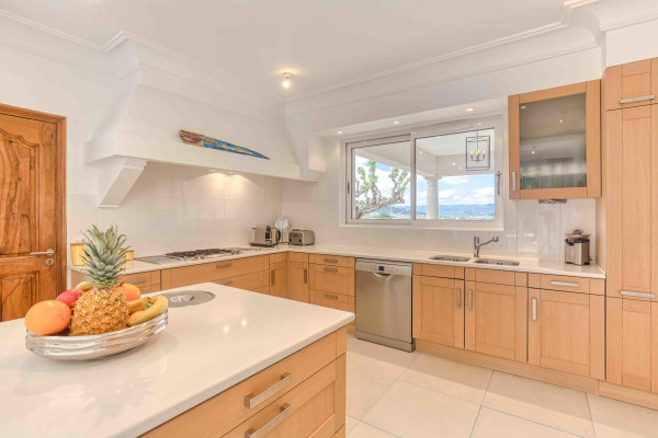 villa in St Tropez : Rent gorgeous villa with swimming pool within just a minute drive to the very heart of Saint Tropez - Photo 12