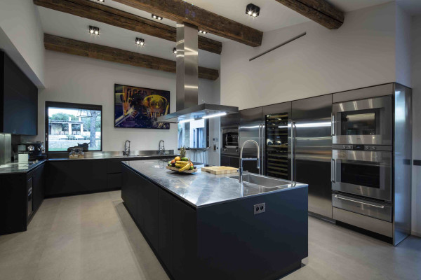 villa in St Tropez : Rent amazing 11 bedroom( 8 guest + 3 staff) villa with swimming pool and cinema in St Tropez walking distance to the beach, close to the village centre. - Photo 20