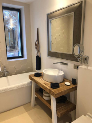 villa in St Tropez : Rent stunning 6 bedroom villa with gym, wine cellar and swimming pool and views over the Mediterranean sea and vineyard in St Tropez - Photo 52