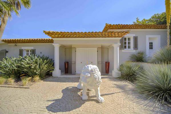villa in St Tropez : Rent beautiful villa in the heart of Saint Tropez with views over the village and the sea - Photo 43