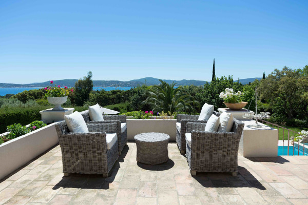 villa in St Tropez : Rent superb villa with swimming pool and  sea views in a private domaine close to St Tropez - Photo 25