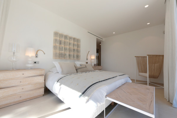 villa in St Tropez : Rent stunning 6 bedroom villa with gym, wine cellar and swimming pool and views over the Mediterranean sea and vineyard in St Tropez - Photo 34