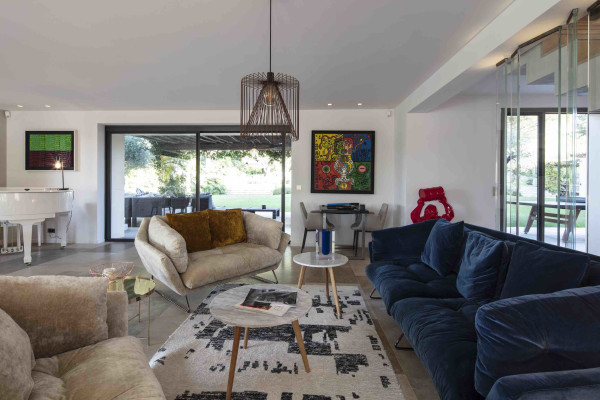 villa in St Tropez : Rent amazing 11 bedroom( 8 guest + 3 staff) villa with swimming pool and cinema in St Tropez walking distance to the beach, close to the village centre. - Photo 9