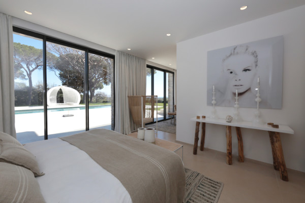 villa in St Tropez : Rent stunning 6 bedroom villa with gym, wine cellar and swimming pool and views over the Mediterranean sea and vineyard in St Tropez - Photo 37