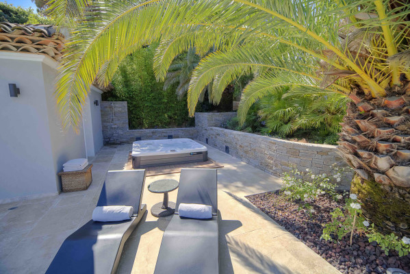 villa in St Tropez : Rent beautiful villa in the heart of Saint Tropez with views over the village and the sea - Photo 46