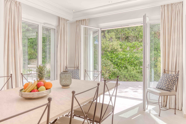 villa in St Tropez : Rent gorgeous villa with swimming pool within just a minute drive to the very heart of Saint Tropez - Photo 10