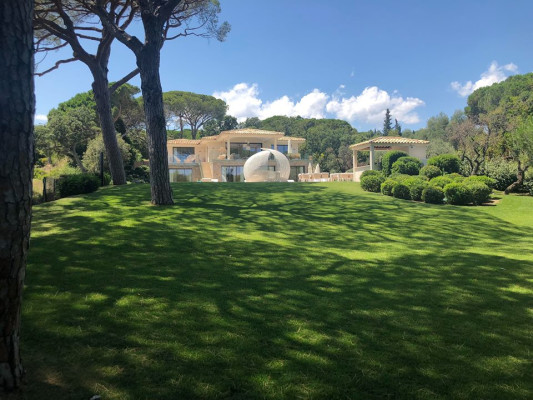 villa in St Tropez : Rent stunning 6 bedroom villa with gym, wine cellar and swimming pool and views over the Mediterranean sea and vineyard in St Tropez - Photo 87