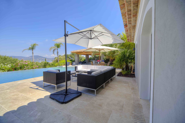 villa in St Tropez : Rent beautiful villa in the heart of Saint Tropez with views over the village and the sea - Photo 69