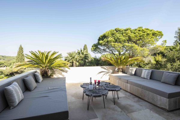 villa in St Tropez : Rent amazing 11 bedroom( 8 guest + 3 staff) villa with swimming pool and cinema in St Tropez walking distance to the beach, close to the village centre. - Photo 34