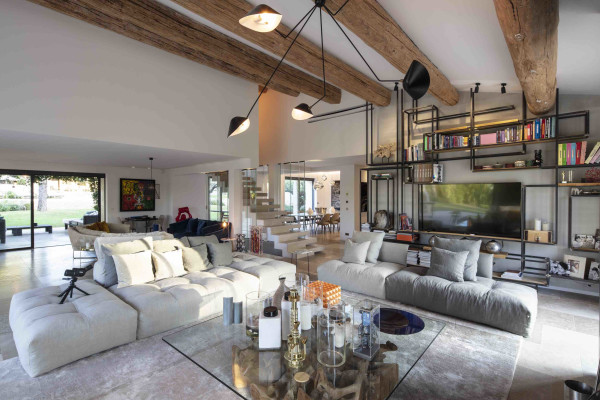 villa in St Tropez : Rent amazing 11 bedroom( 8 guest + 3 staff) villa with swimming pool and cinema in St Tropez walking distance to the beach, close to the village centre. - Photo 3