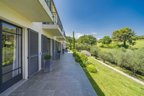 villa in Châteauneuf-Grasse : Rent wonderful modern villa located in very peaceful surroundings close to Valbonne - Photo 10