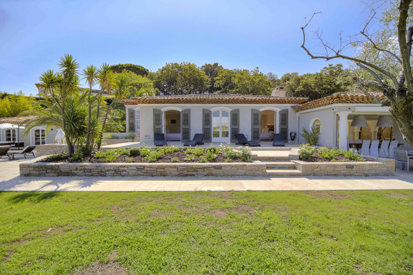 villa in St Tropez : Rent beautiful villa in the heart of Saint Tropez with views over the village and the sea - Photo 61