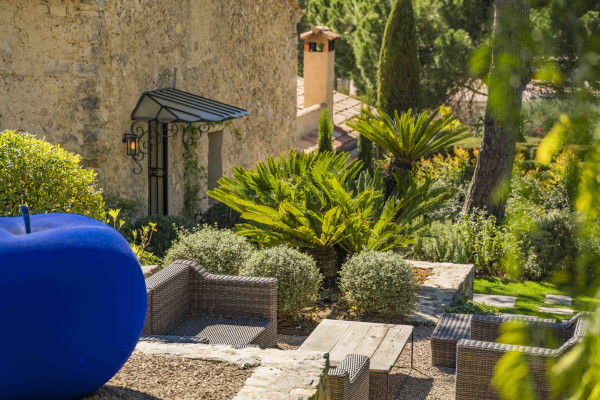 villa in Mougins : Rent gorgeous 5-bedroom villa with swimming pool in a private domaine in Mougins - Photo 17