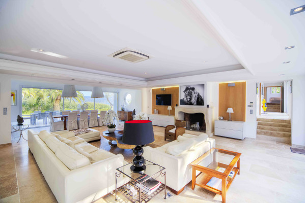 villa in St Tropez : Rent beautiful villa in the heart of Saint Tropez with views over the village and the sea - Photo 7
