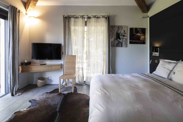villa in St Tropez : Rent amazing 11 bedroom( 8 guest + 3 staff) villa with swimming pool and cinema in St Tropez walking distance to the beach, close to the village centre. - Photo 37