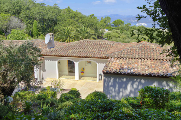 villa in St Tropez : Rent beautiful villa in the heart of Saint Tropez with views over the village and the sea - Photo 82