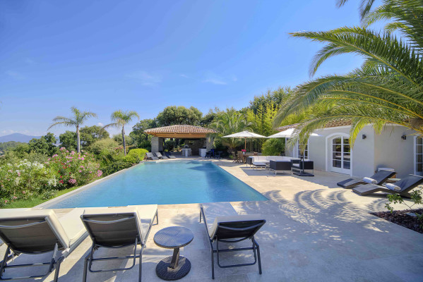 villa in St Tropez : Rent beautiful villa in the heart of Saint Tropez with views over the village and the sea - Photo 55