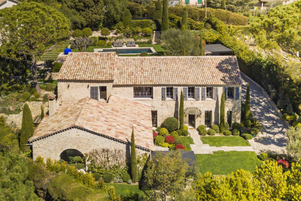 villa in Mougins : Rent gorgeous 5-bedroom villa with swimming pool in a private domaine in Mougins - Photo 93