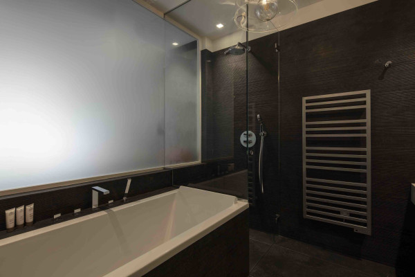 villa in St Tropez : Rent amazing 11 bedroom( 8 guest + 3 staff) villa with swimming pool and cinema in St Tropez walking distance to the beach, close to the village centre. - Photo 52