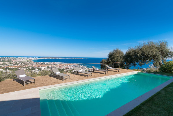 villa in Cannes : Rent wonderful modern villa on the heights of Cannes with a great Seaview - Photo 1